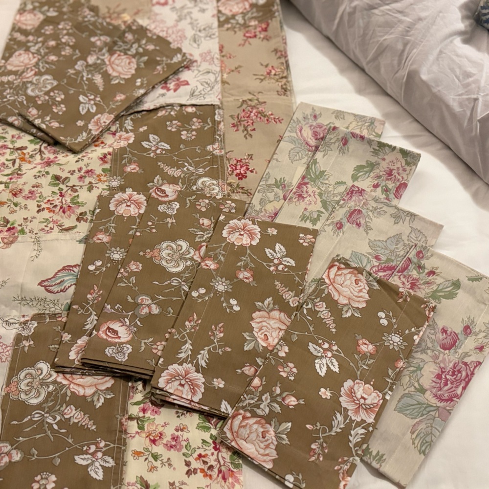 New Pottery Barn Vintage Floral Spring Napkin Set, S/8, Brown Pastels, 20”, 2017